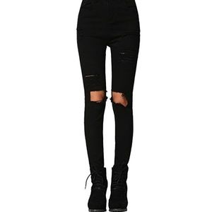 •Highwaisted ripped skinny jean•